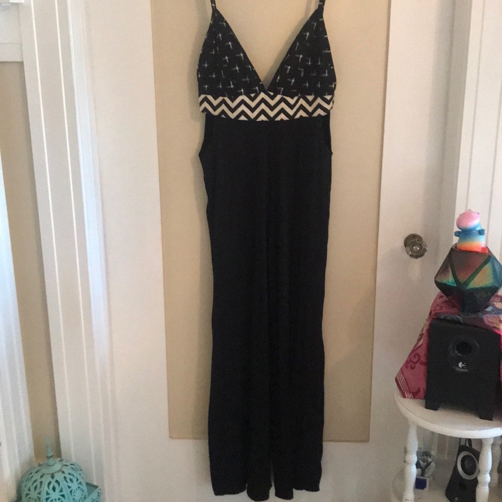 Loose fit but low cut Jumpwr